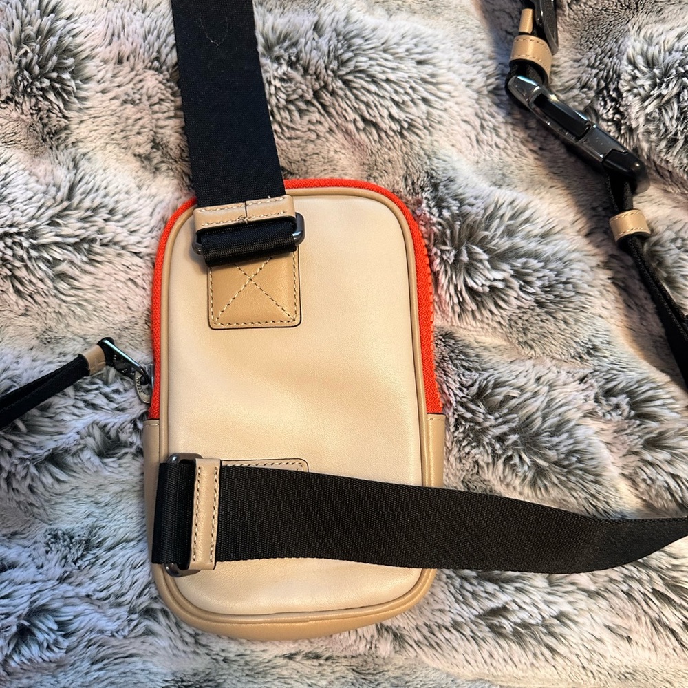 Coach Multifunction phone pack